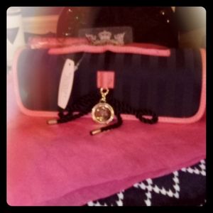 Gorgeous Victoria Secret brand new makeup bag